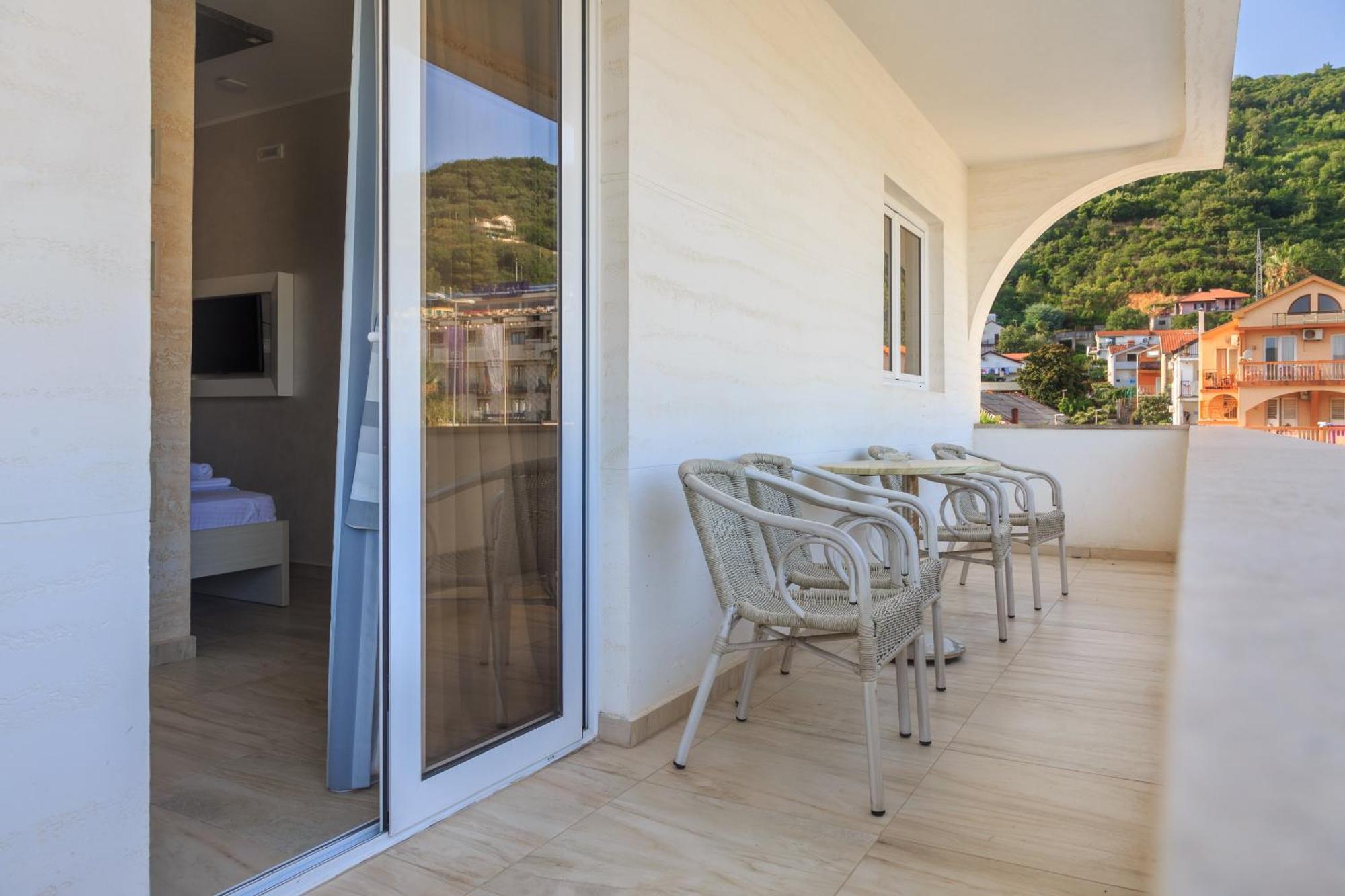 Hotel Maksim Herceg Novi Bagian luar foto